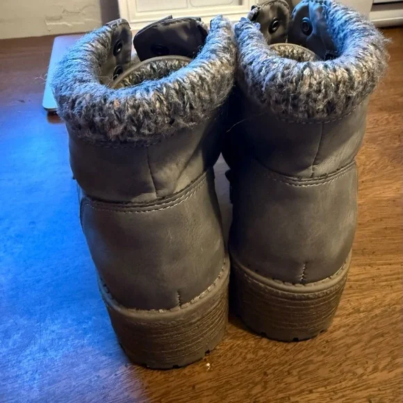 Women's Gray Ankle Boots - Picture 3 of 3